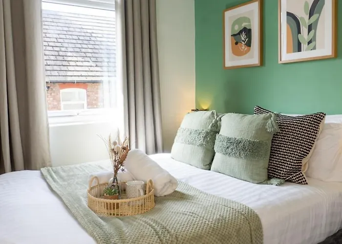 Bevington House - Air Host & Stay - 3 Bedroom Close To City Centre