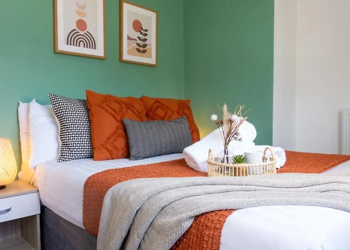 Bevington House - Air Host & Stay - 3 Bedroom Close To City Centre
