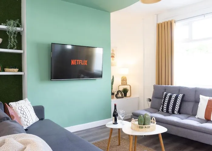 Bevington House - Air Host & Stay - 3 Bedroom Close To City Centre