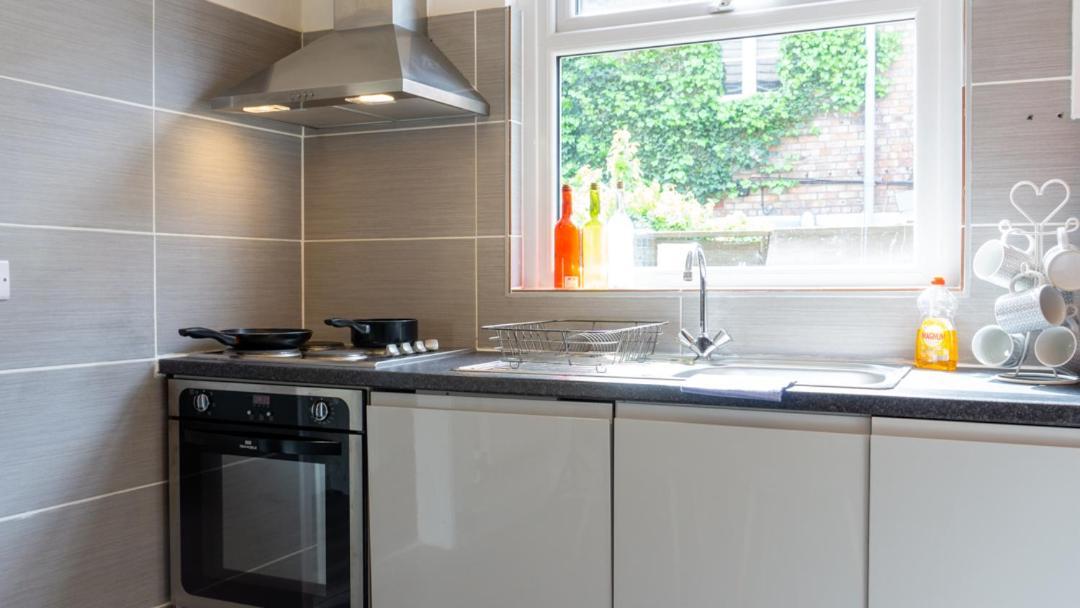 Bevington House - Air Host & - 3 Bedroom Close To Centre Holiday home *
