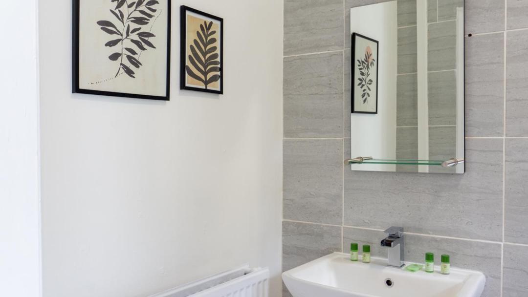 Bevington House - Air Host & - 3 Bedroom Close To Centre Holiday home